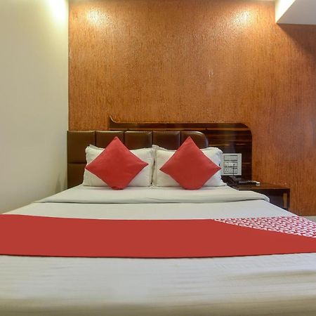 Oyo 28893 Hotel Gulf Mumbai Luaran gambar