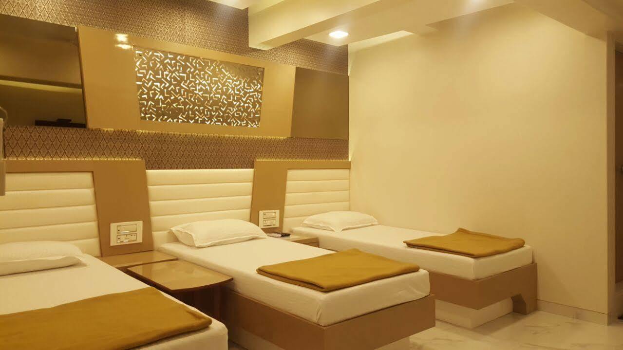 Oyo 28893 Hotel Gulf Mumbai Luaran gambar