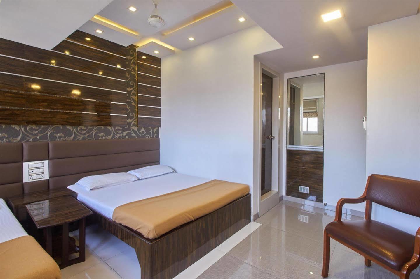 Oyo 28893 Hotel Gulf Mumbai Luaran gambar