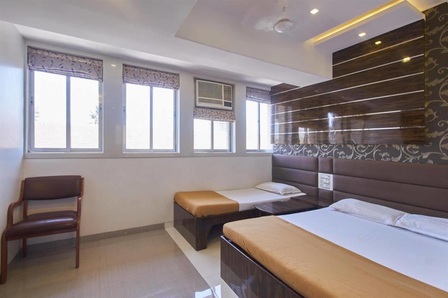 Oyo 28893 Hotel Gulf Mumbai Luaran gambar