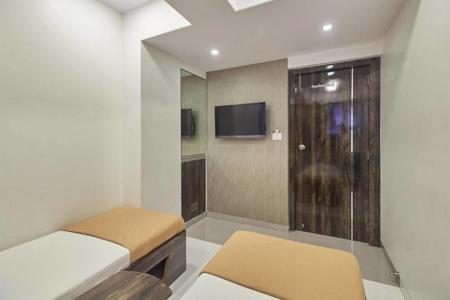 Oyo 28893 Hotel Gulf Mumbai Luaran gambar