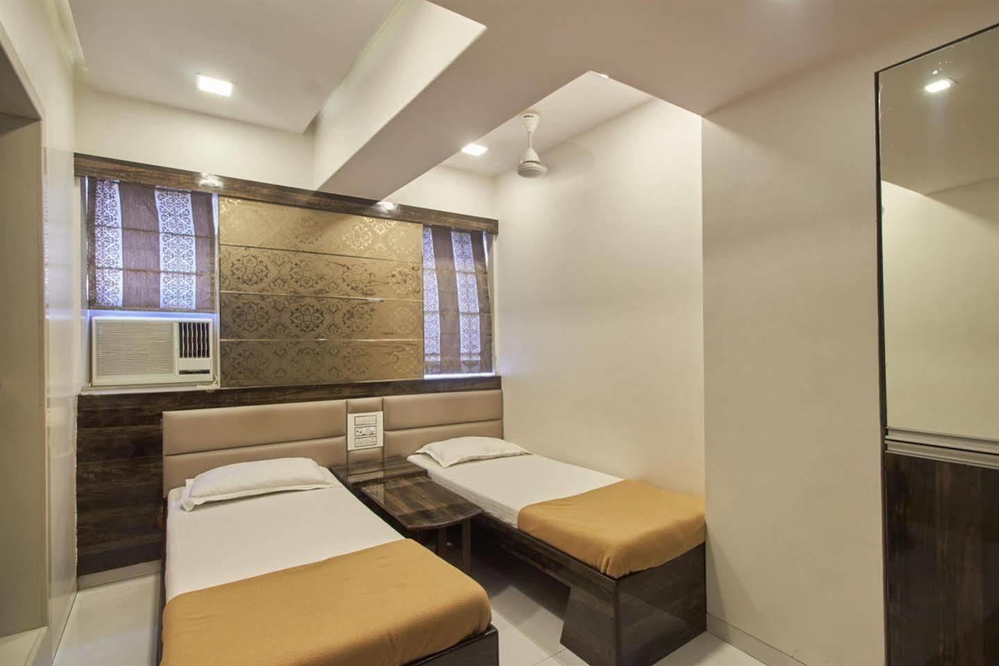Oyo 28893 Hotel Gulf Mumbai Luaran gambar